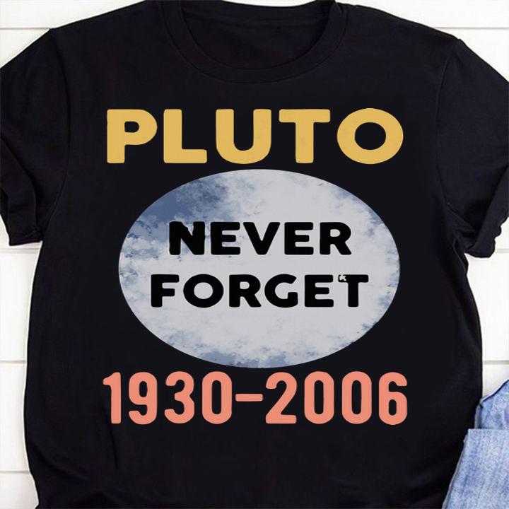 Pluto Never Forget Large Oxford Adult 1930-2006 t-shirt shirt