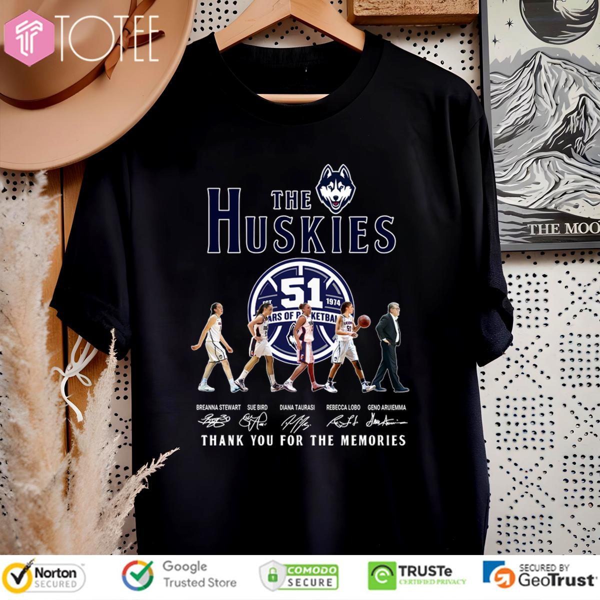 UConn Huskies 51st Anniversary Abbey Road Signatures TShirt